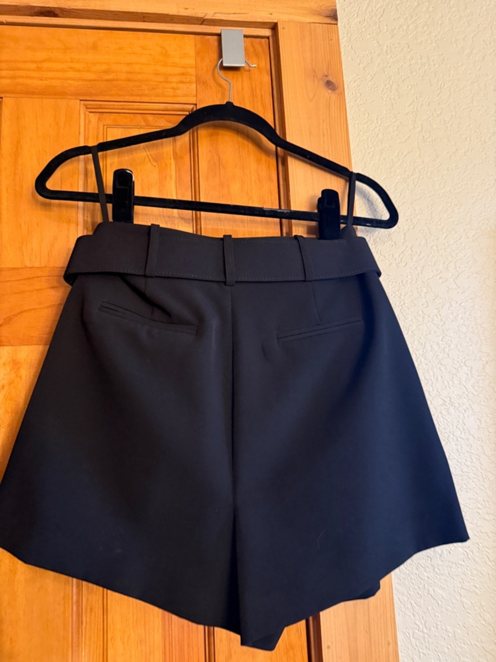 Gianni Bini Black Tailored Belted Shorts - Picture 3 of 10